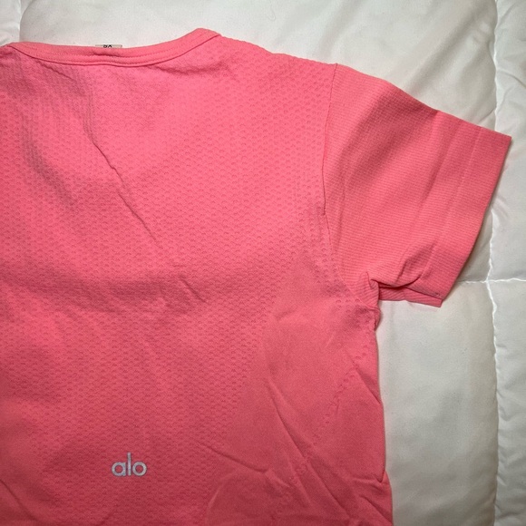 Alo Workout Tee - Picture 2 of 8